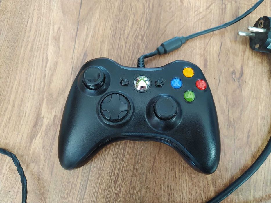 Xbox 360 E + Pad + Fifa 16