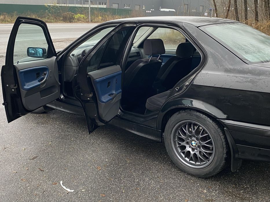 Продам автомобіль BMW e36
