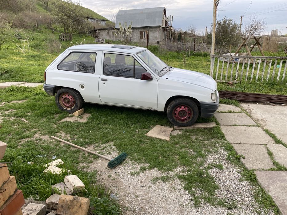 Opel corsa  поодам не спешно