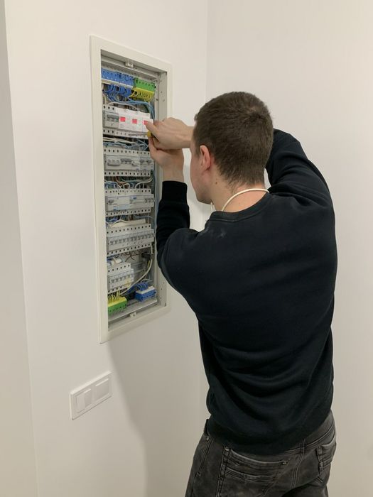 Электрик Голосеево от 200грн  электромонтаж пылесос штроборез