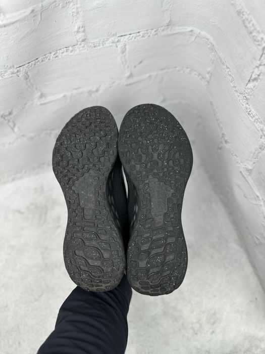 Чоловічі чорні спортивні кросівки Nike Revolution 42.5p