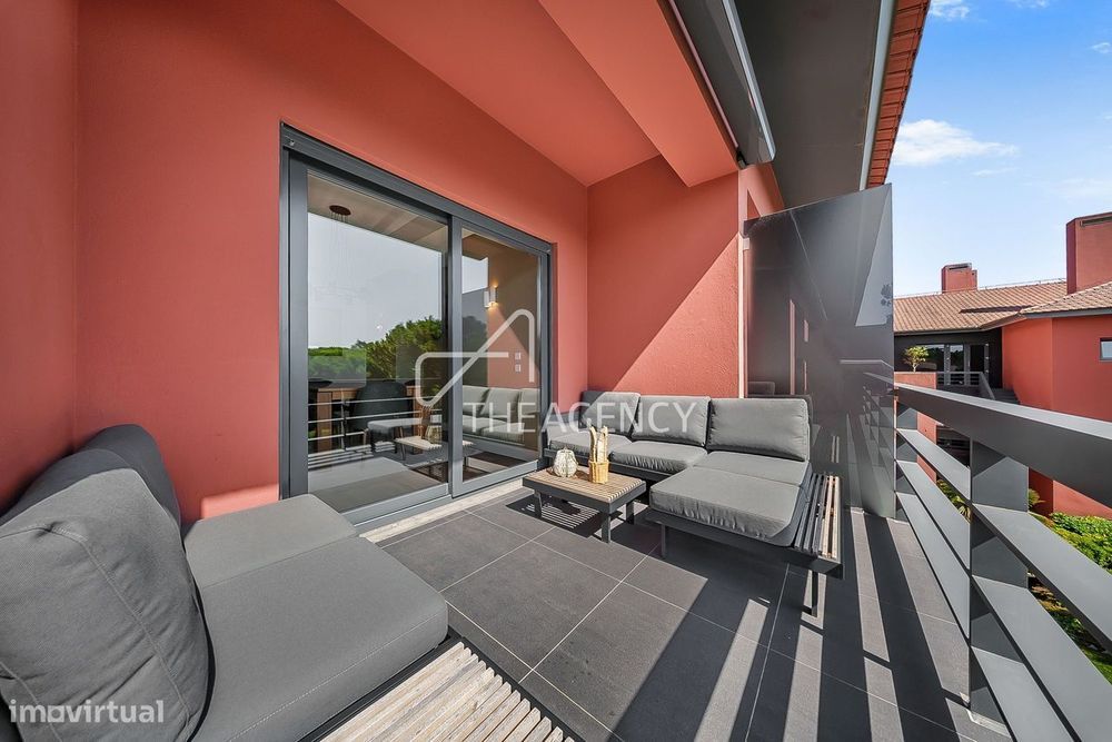T3 Duplex na Quinta da Marinha: A Definição de Luxo e Exclusividade em