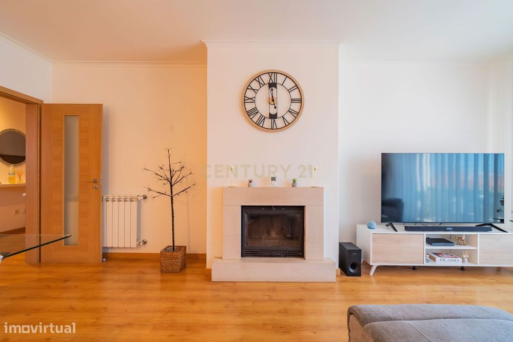Apartamento T2 com garagem, churrasqueira e espaço exterior | Vieira d