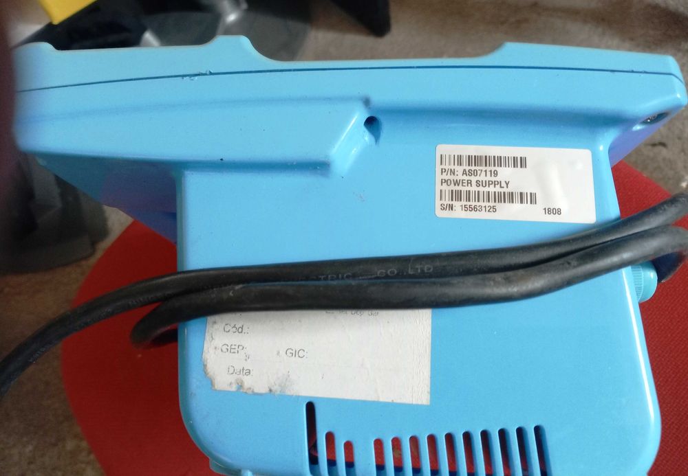 Máquina limpa piscinas.64282571053442122