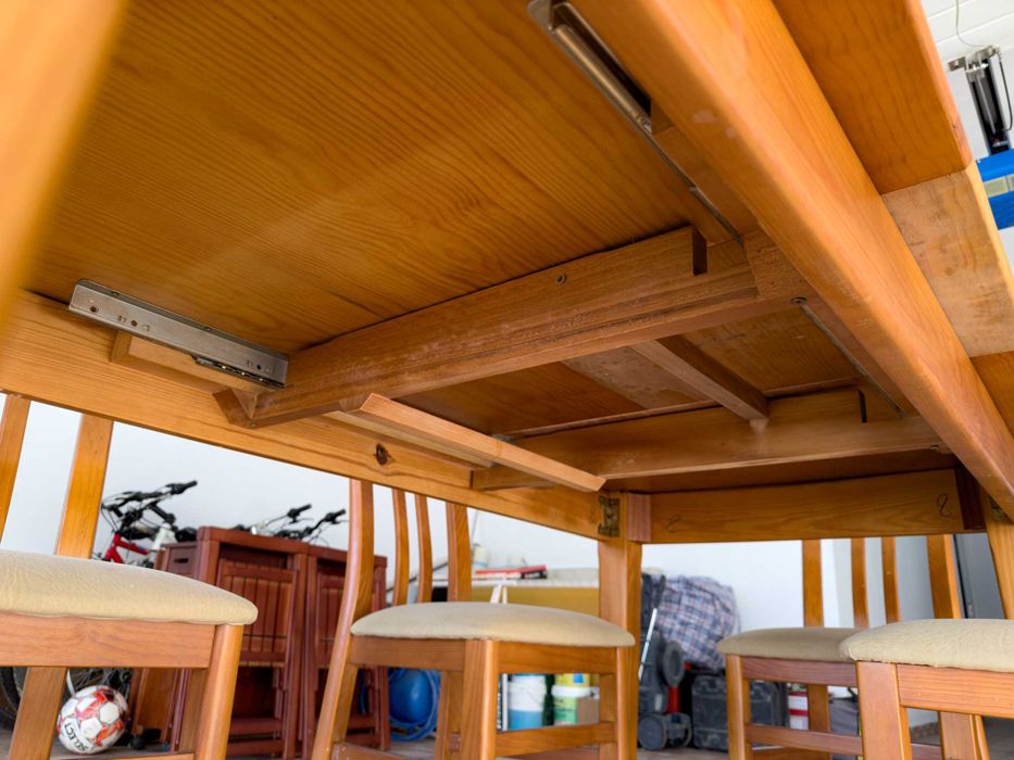 Mesa de Jantar e Cadeiras