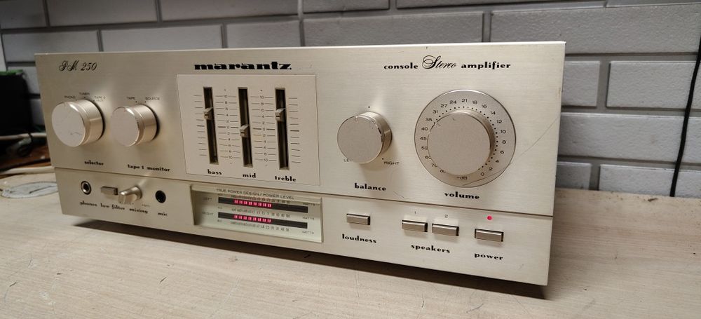 Wzmacniacz MARANTZ PM 250. Hi-fi stereo