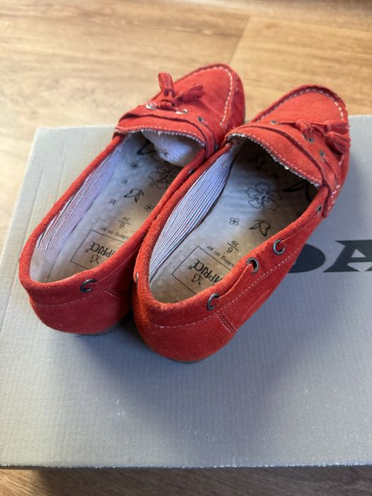 Caprice червоні замшеві мокасини 39 розмір як нові