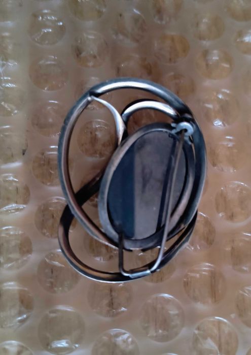 Stara duża broszka z hematytem PRL