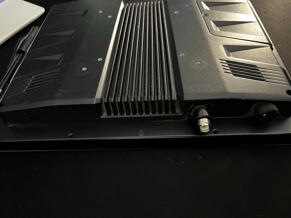 Komputer przemysłowy Tactile VMR-12B Fanless + ekran dotykowy 12" | 12/24V | SSD