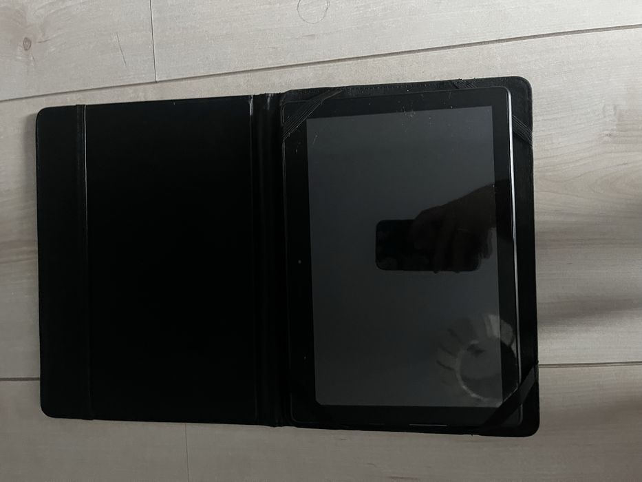 Tablet Lenovo z futerałem