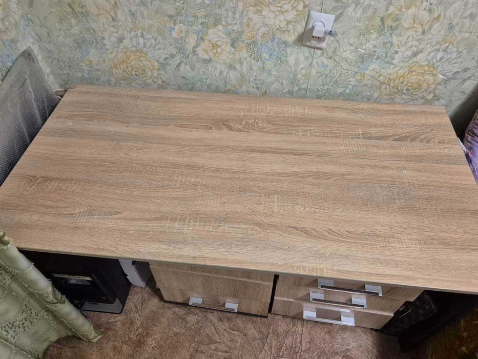 Стіл офісний письмовий