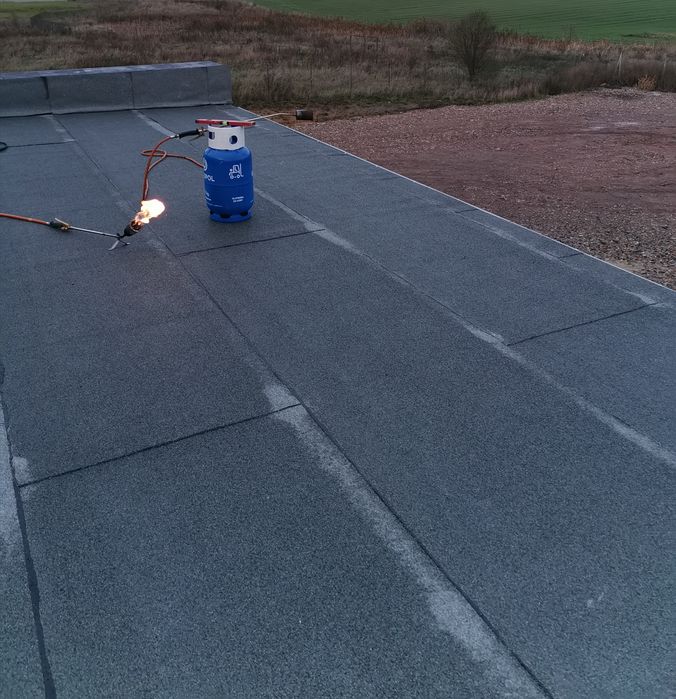 Dekarz, usługi dekarskie ,dachy, papa,styropapa,rynny. Gwarancja