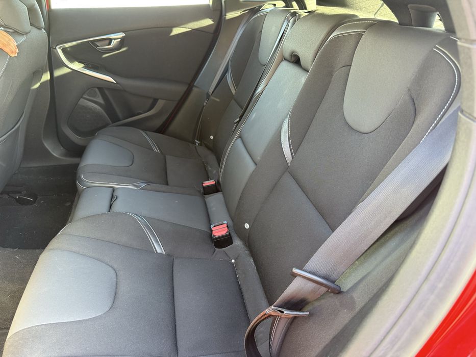 Volvo v40 1.6d R design com gps