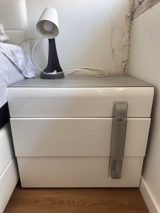 Cómoda mais duas mesas de cabeceiras