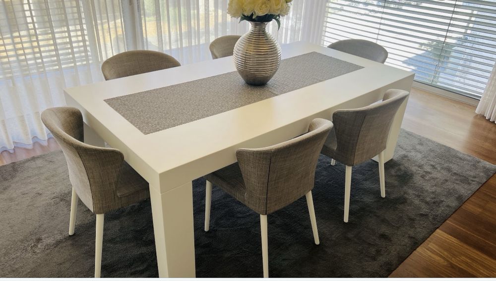 Mesa de jantar moderna