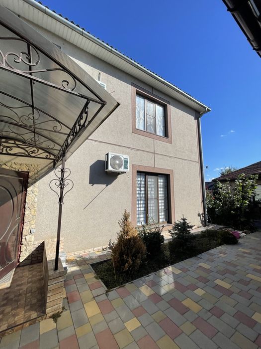 Двухэтажный дом с гостевым домом на участке Северный