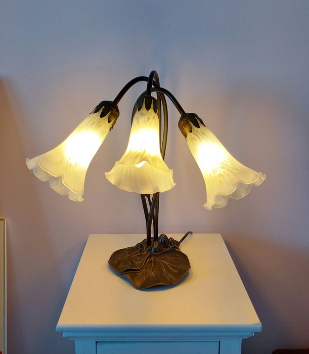 Potrójna zabytkowa lampa stołowa Pond Lily styl Tiffany