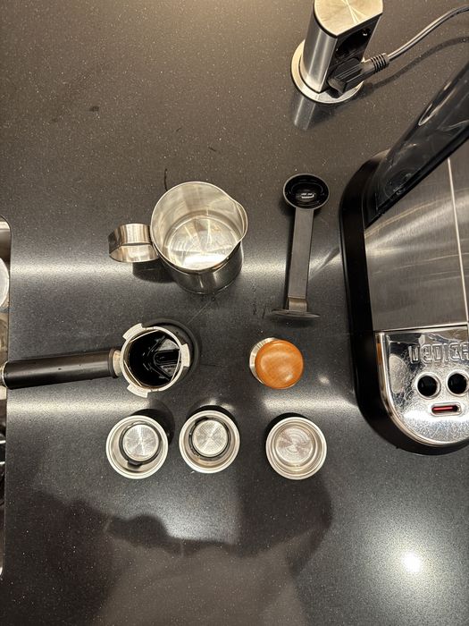 Delonghi Dedica + acessorios