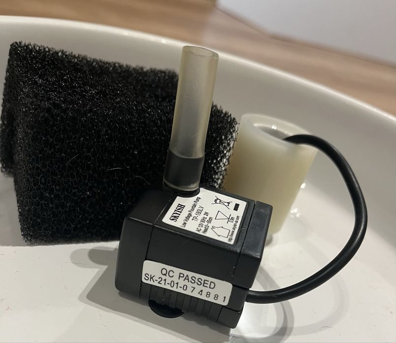 Fontanna ceramiczna dla kota (na prąd)