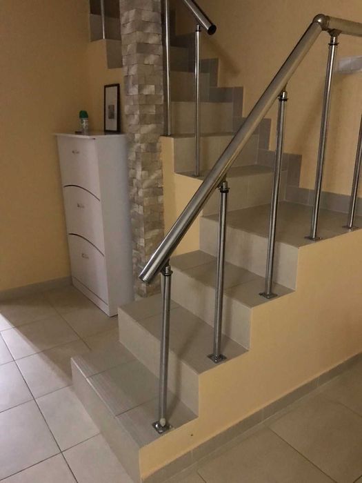 Здам будинок 2 поверхи ,80 м 3 Слобідська,є заїзд