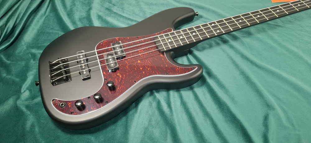 Gitara Basowa - Harley Benton PJ-4 SBK Deluxe Series Satin Black Matt Precision Bass Jazz Bass