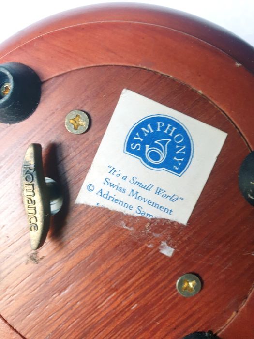 Bonitinha figura de ursinhos vintage com caixa de música