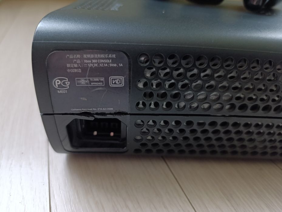 Konsola Xbox 360 (działa jak RGH) + dysk 120 + dysk USB z gratisami+ p
