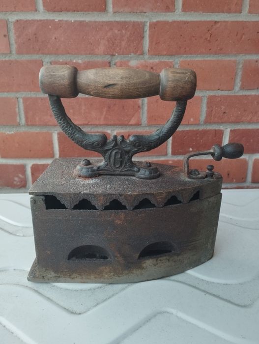 Żelasko na węgiel w bardzo pięknym stanie