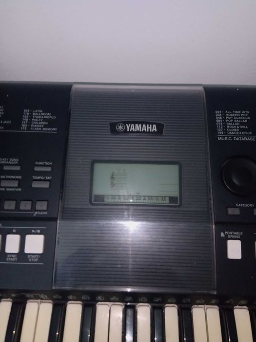 Teclado Yamaha psr E-423