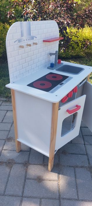 Drewniana kuchnia dla dzieci