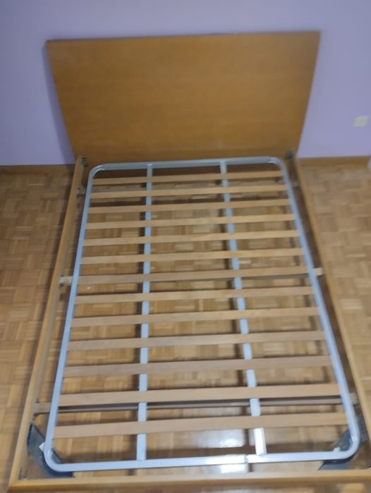 Vendo quarto de casal completo cama + 2 mesas de cabeceira+ comoda