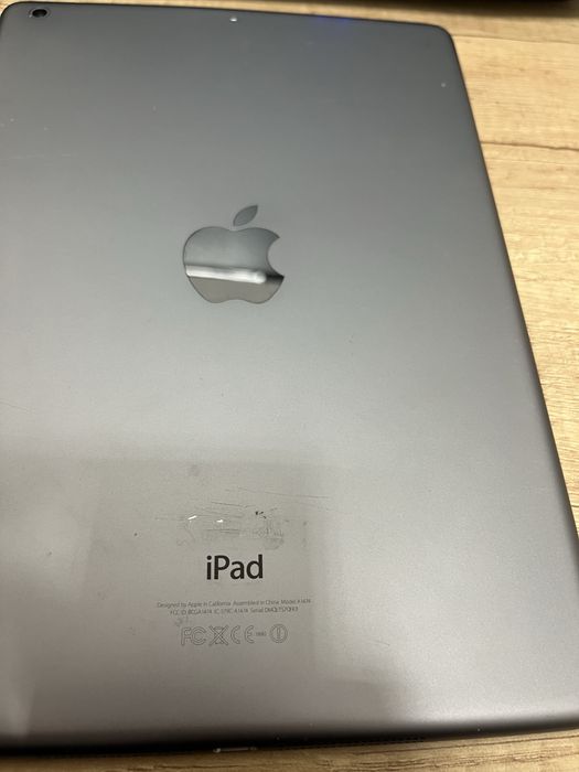 iPad Air A1474 32GB lekko uszkodzony