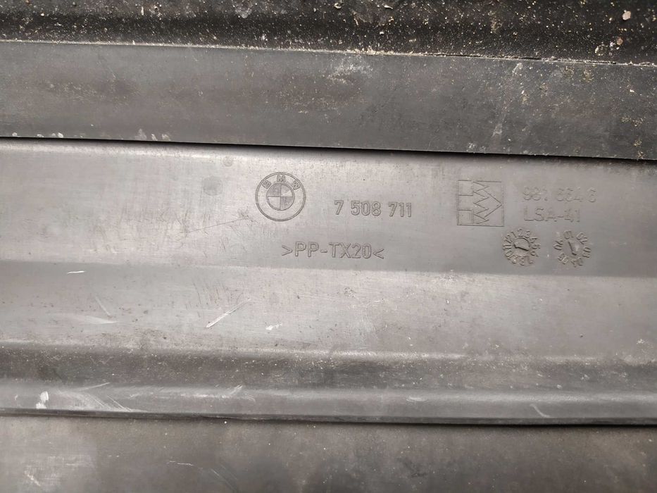 Кришка двигуна  БМВ Е46 BMW E46  n42 n46