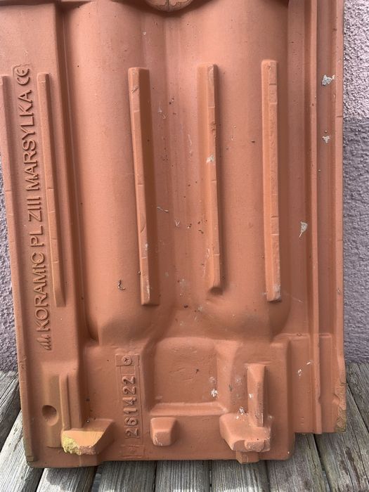 dachówka karpiówka oraz zakladowa typu marsylianka