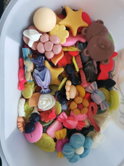 Várias peças em gesso Biscuit para aplicação