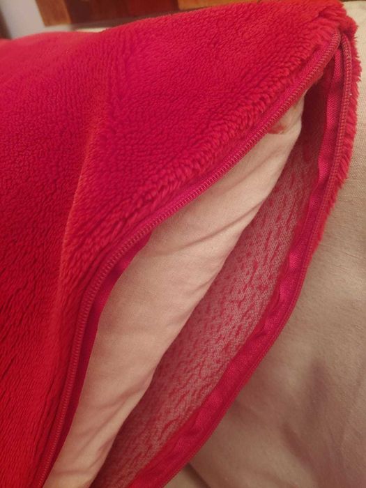2 almofadas grandes de veludo com capas amovíveis