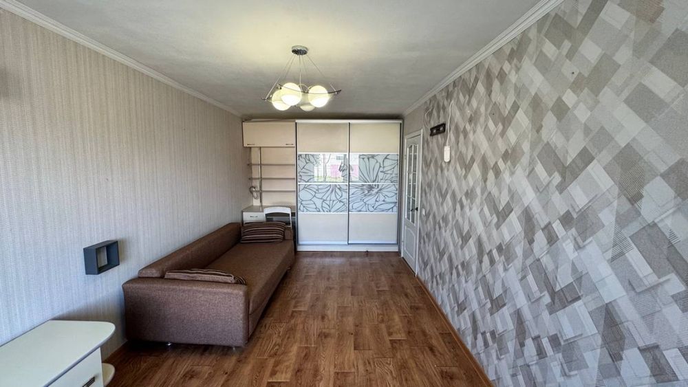 Продаж 1 кімнатної  квартири з гаражем.
