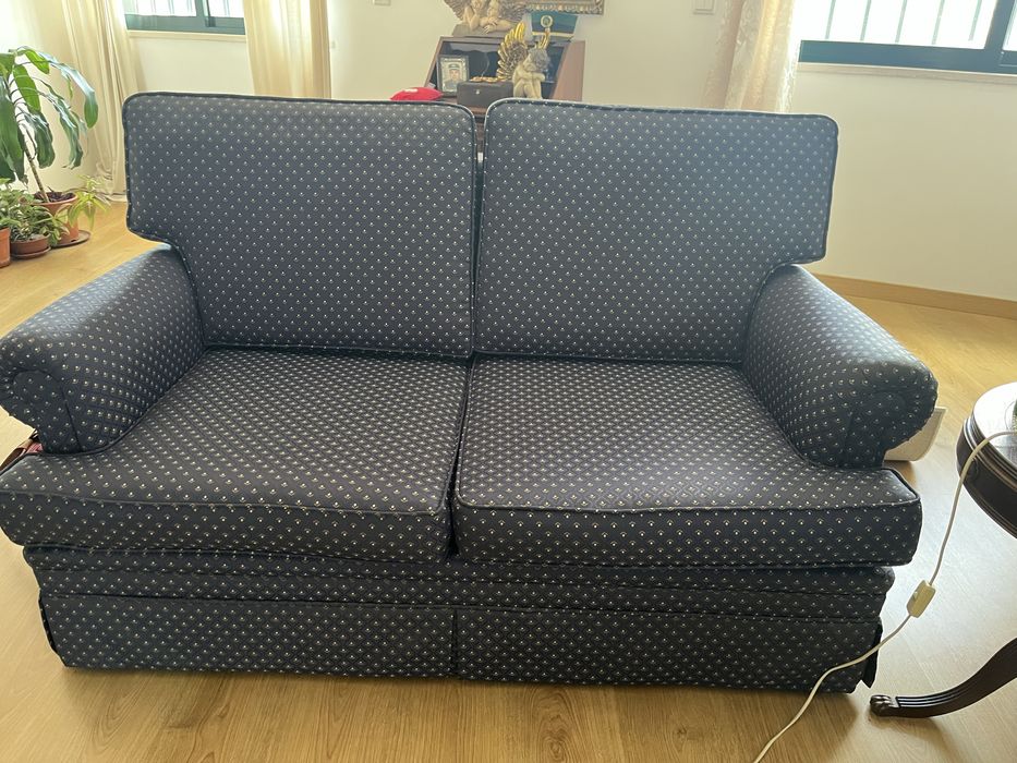 Sofa  3 lugares com cama e sofa 2 lugares em tecido azulao e flores