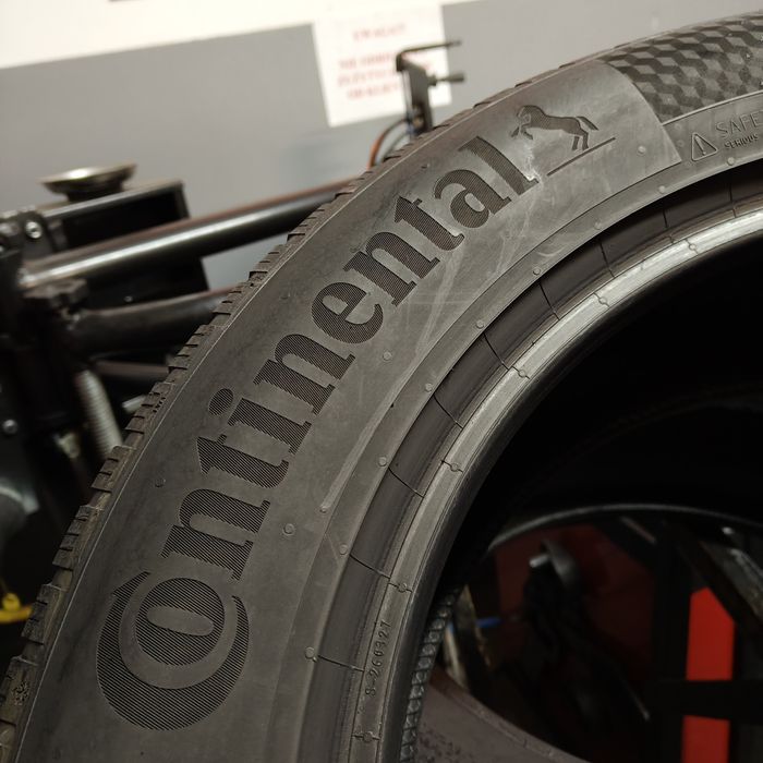 235/60/18 XL Sprzedam parę opon zimowych Continental