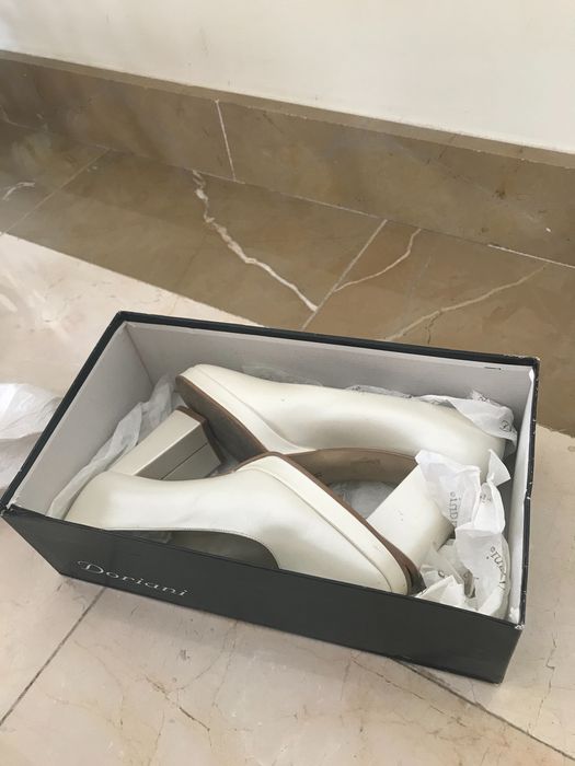 Sapatos de noiva Doriani em bom estado