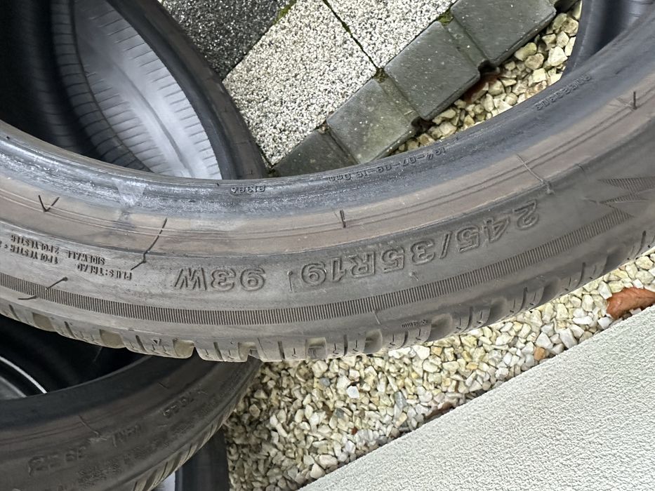 Opony Zimowe Bridgestone Blizak LM005 245/35/19 93W 7-8mm DOT 3922 BDB