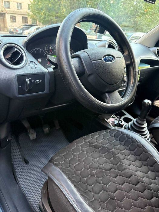 Ford Fiesta 2008г продам