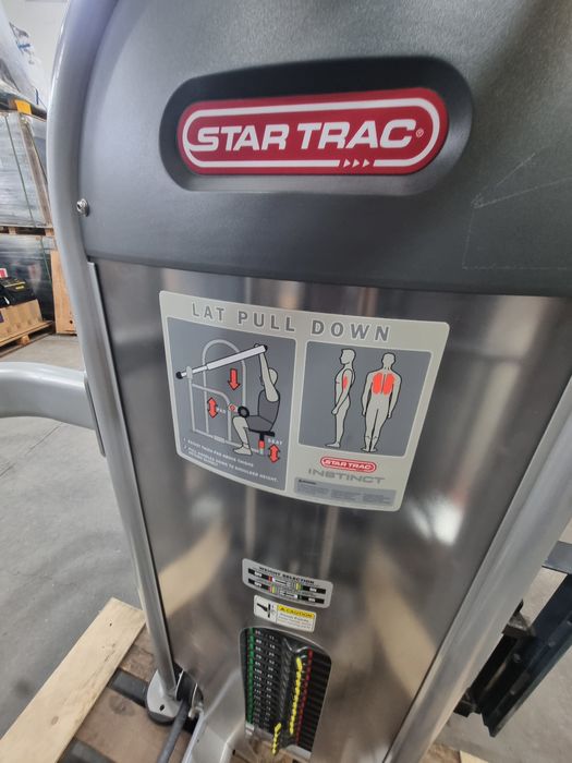 Maquina ginásio lat pull dow star trac