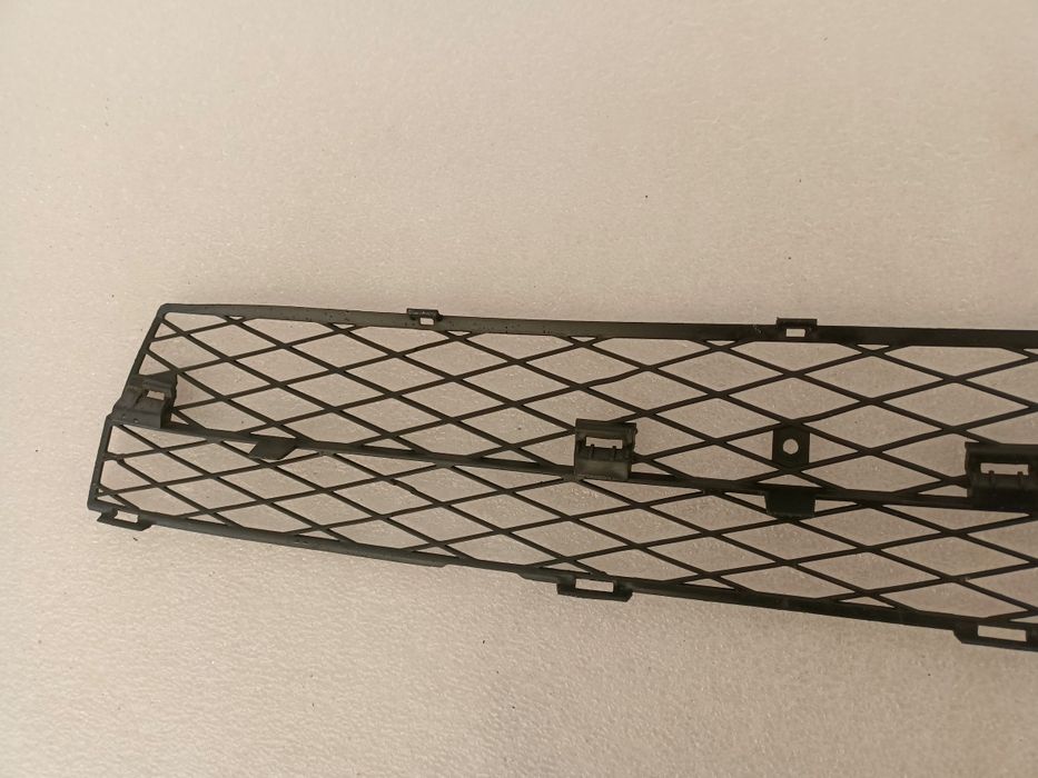 Toyota Corolla E12 02-04 kratka środkowa zderzaka przód dół dolna
