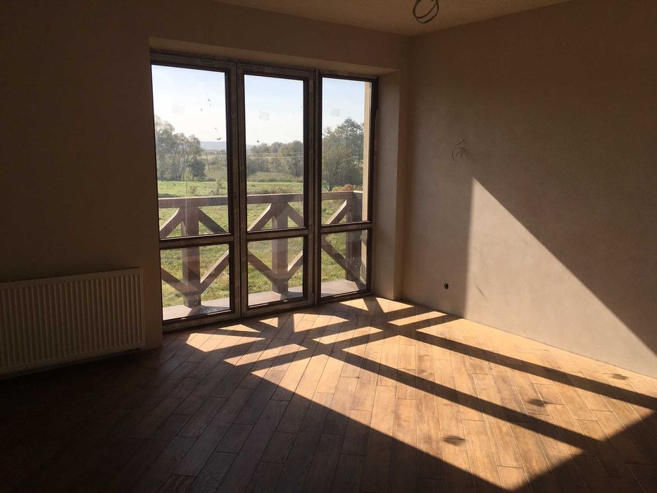 Будинок з ремонтом близько Львова