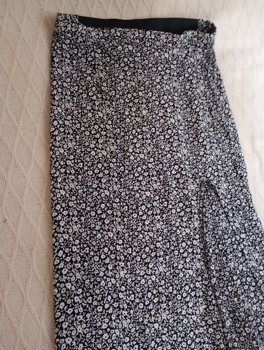 H&M 36r. Długa czarna spódnica maxi w białe kwiatki