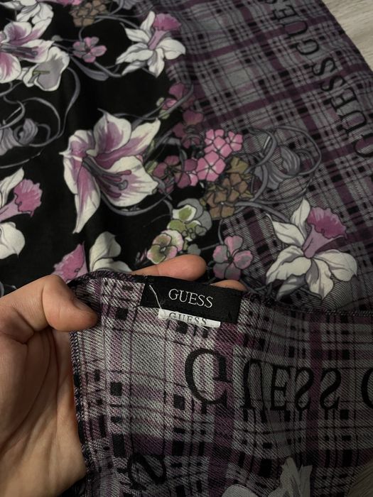 Платок Guess