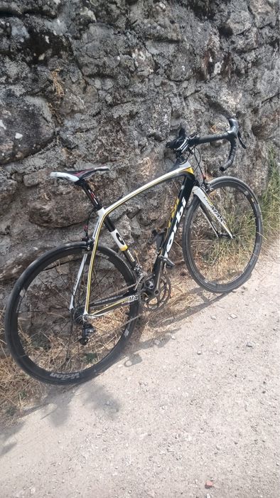 Bicicleta de estrada Jorbi Ultimax em carbono