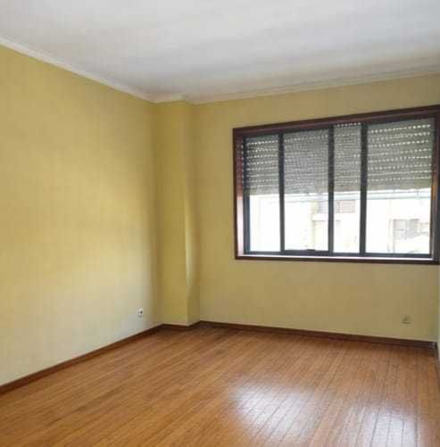 Arrenda-se T3 , com garagem