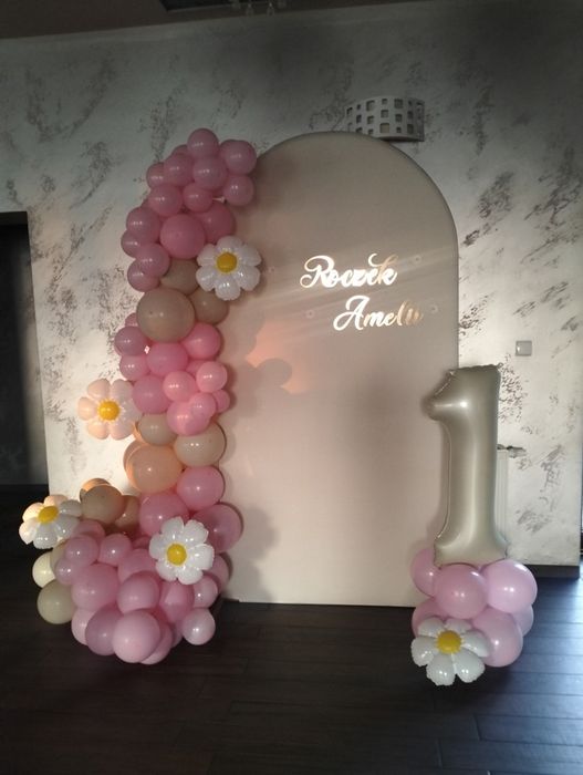 Ścianki balonowe oraz dekoracje stołów na różne okazje